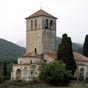 La basilique Sain-Just-de-Valcabrère fut bâtie aux XIe et XIIe siècles, consacreée en 1200. Les nombreux réemploi de pierres anciennes (sarccphages ou pierres sculptées) laissent supposer qu'elle succédait à des éfifices antérieurs.